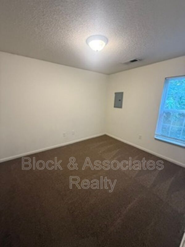 Building Photo - 656 Cascade Ave