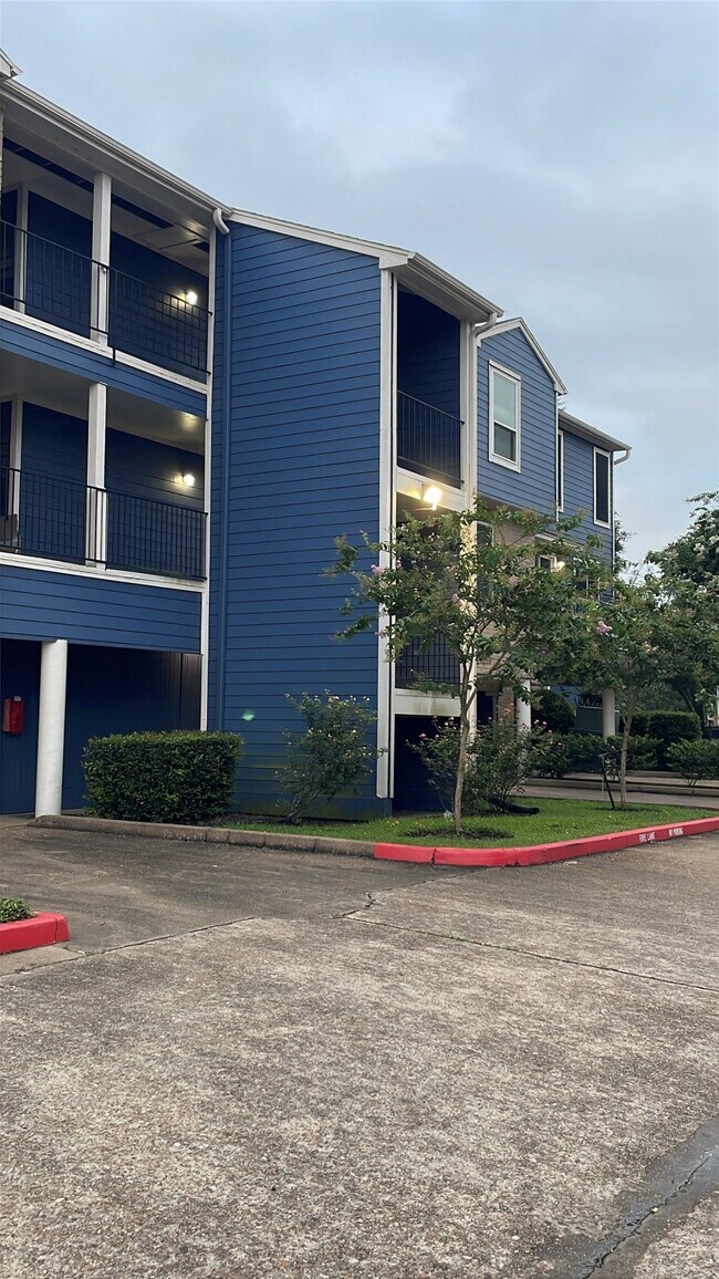 Building Photo - 18519 Egret Bay Blvd