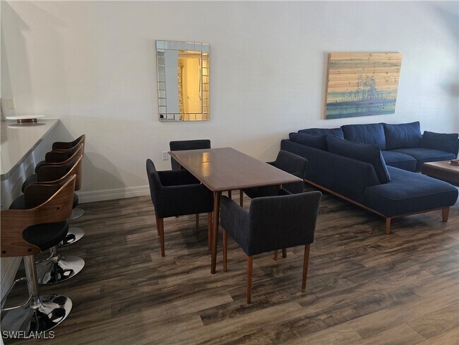 Building Photo - 4940 Cougar Ct S