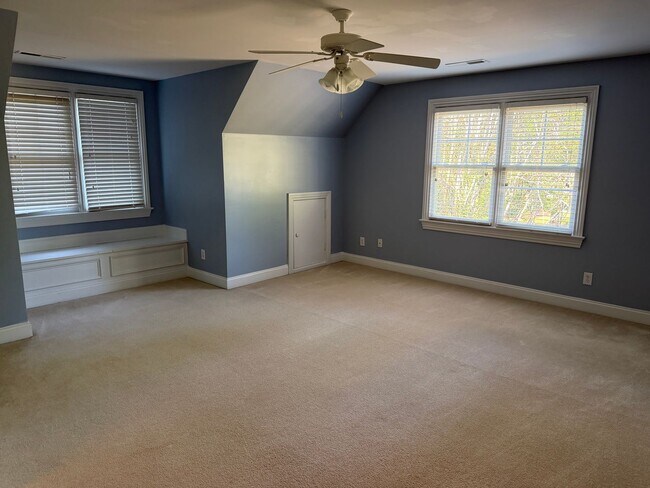 Building Photo - Luxury Living: 4 Bedroom home in Chapel Hill w/ spacious interior | 2 Year Lease Term