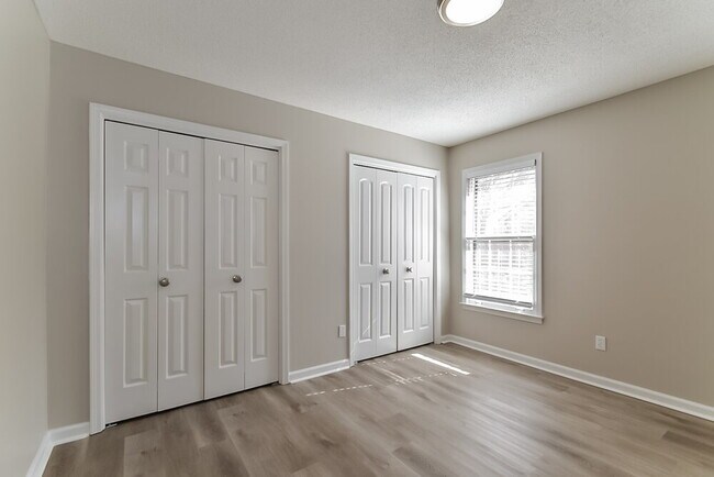 Building Photo - 2025 Westbriar Dr