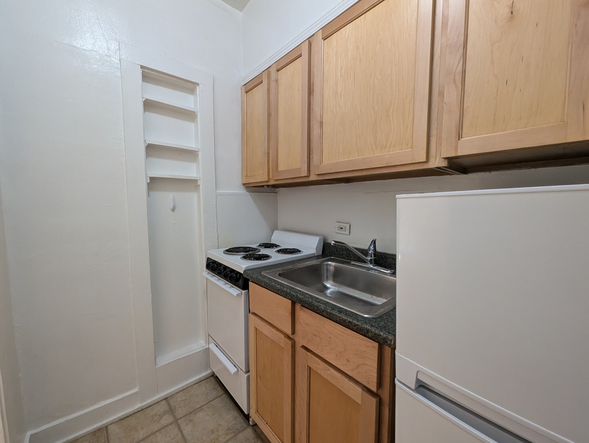 Building Photo - 535 W Arlington Pl