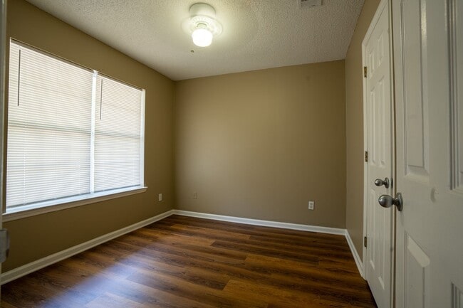 Building Photo - 1538 Woodard St