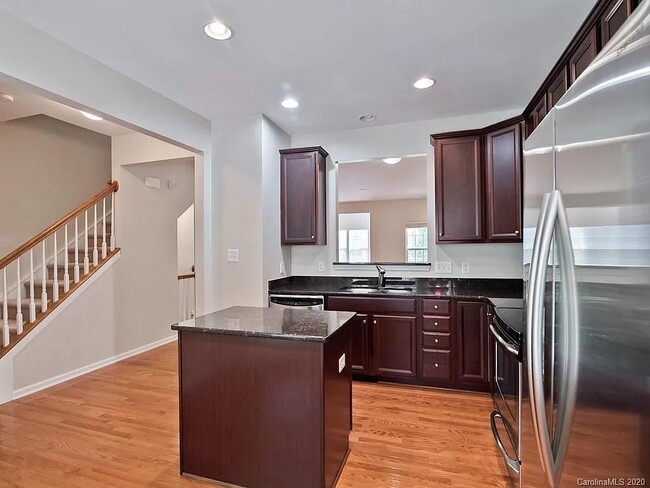 Building Photo - 660 Penn St