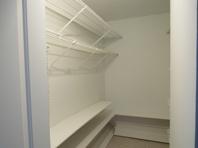 Building Photo - 703 Sunny Pine Way