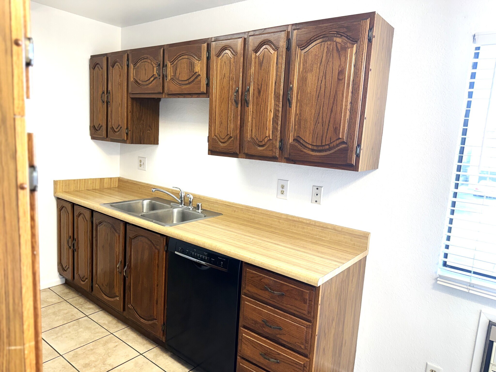 Building Photo - 10777 Walnut St