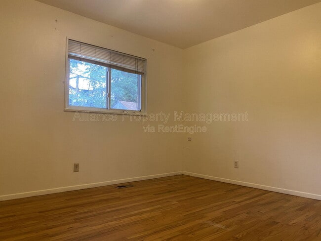 Building Photo - 1509 Evergreen Dr