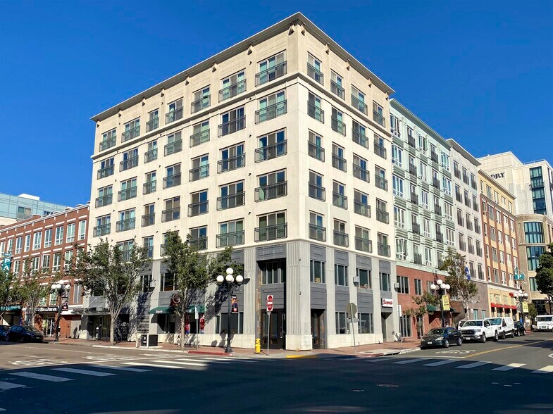 Building Photo - 445 Island Ave