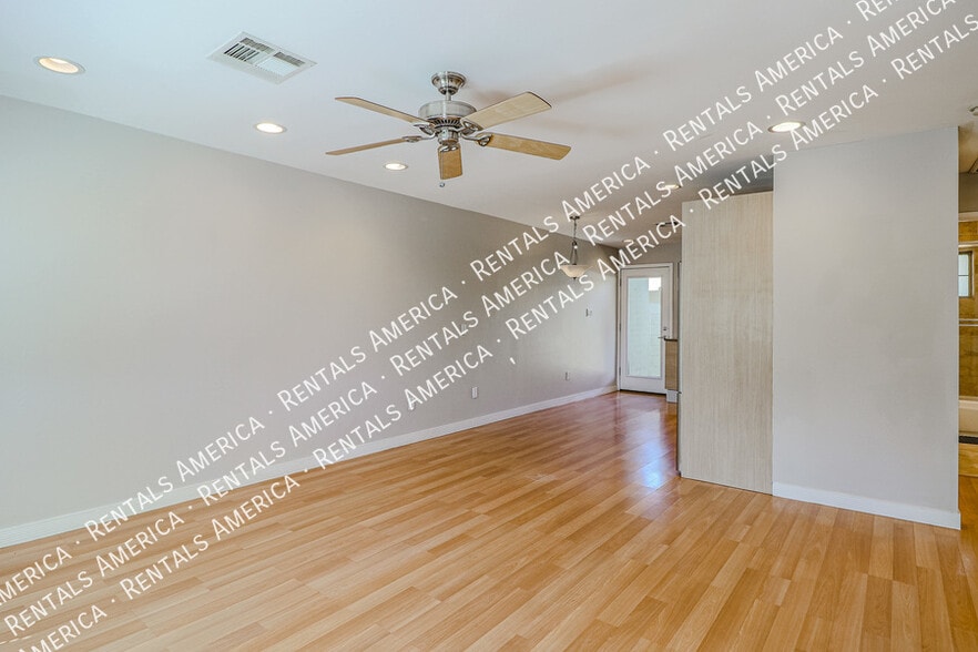 Building Photo - 1850 E Maryland Ave