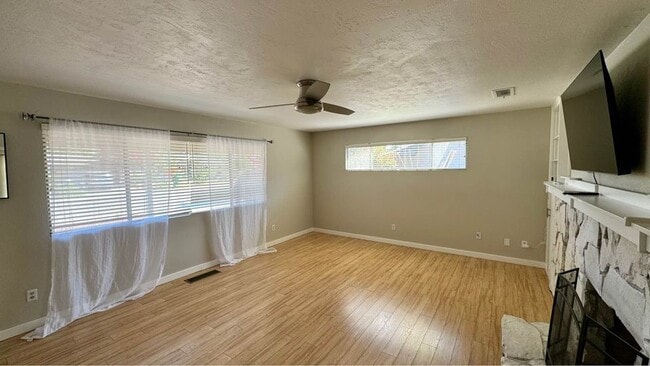 Building Photo - 3339 W Cambridge Ave