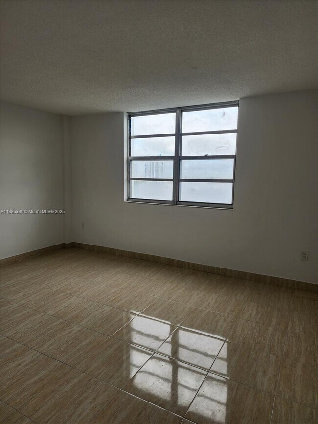 Building Photo - 2841 NE 163rd St