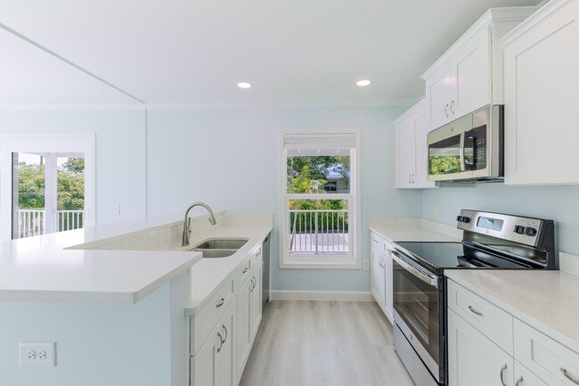 Building Photo - 224 W Seaview Dr