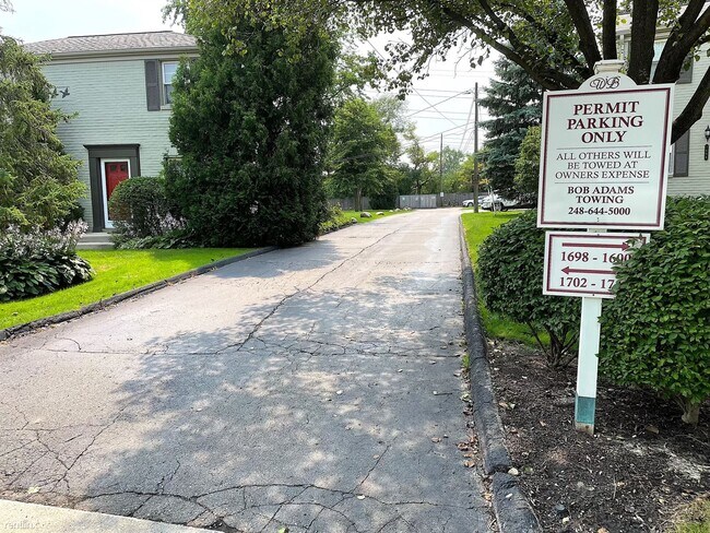 Building Photo - 2 br, 1 bath Condo - 1704 Graefield Rd 170...