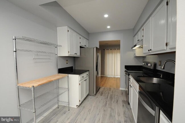 Building Photo - 7803 Whistling Pines Ct