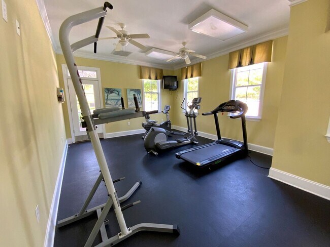 Building Photo - Furnished 3 bedroom 3 bath Condo - Flexible Term lease - Topsail Landing Community