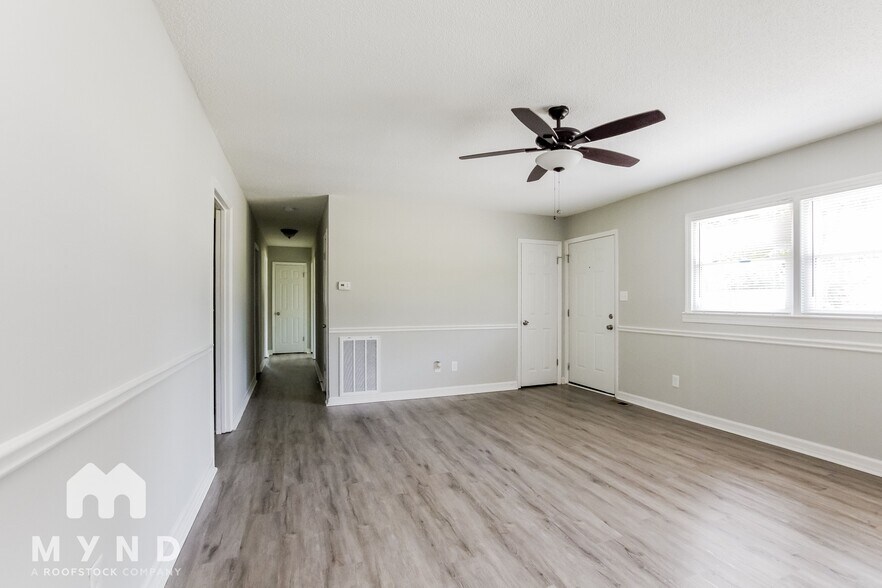 Building Photo - 3624 Somerset Dr
