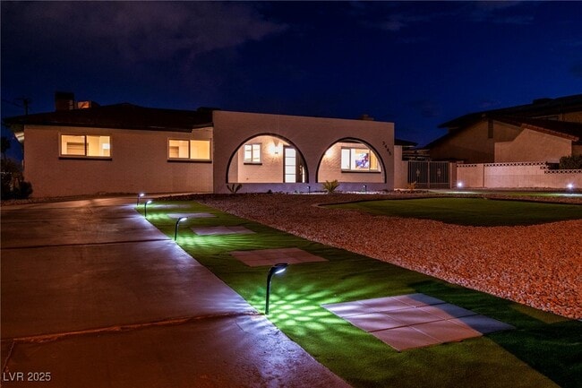 Building Photo - 3485 Shamrock Ave