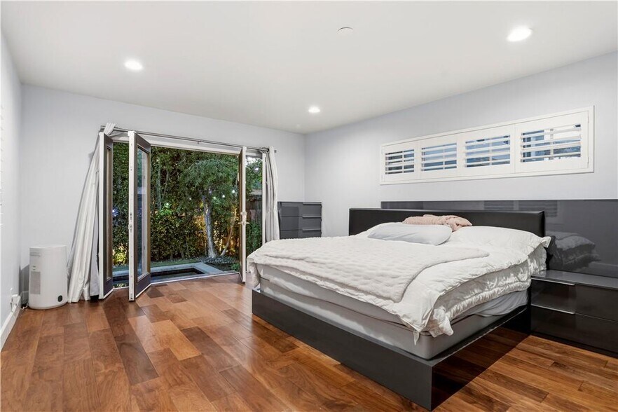 Building Photo - 129 N Crescent Heights Blvd