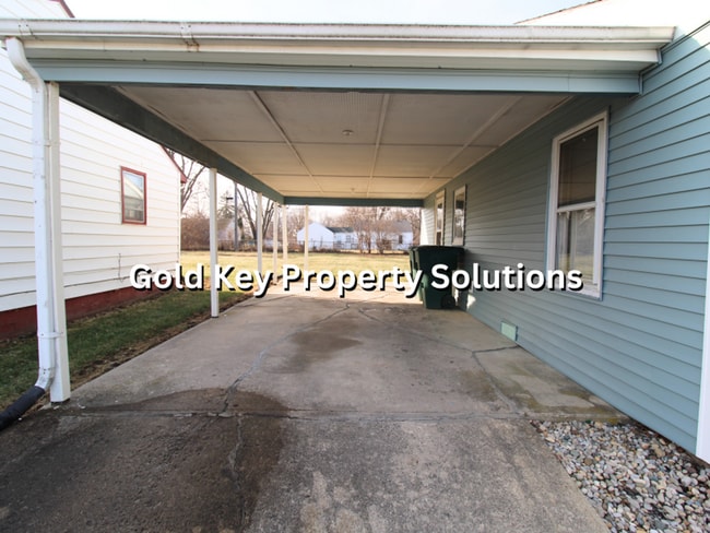 Building Photo - MUNCIE 2 BR 1 BA House with Carport and Large Yard (NO SECTION 8)