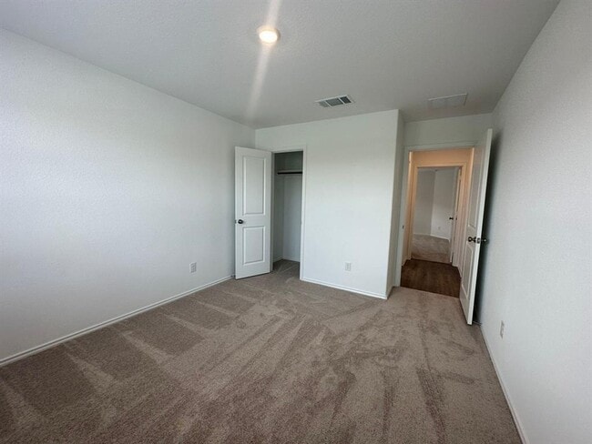 Building Photo - 121 Seminole Dr