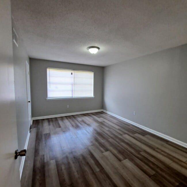 Building Photo - 3387 Barbwood Dr