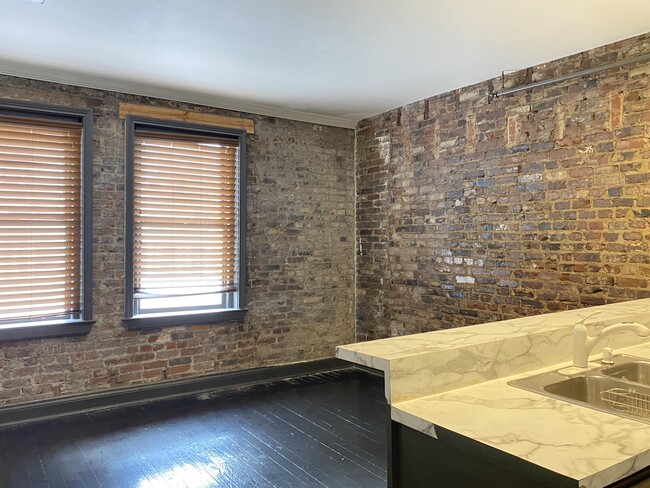 Building Photo - 153 N Limestone