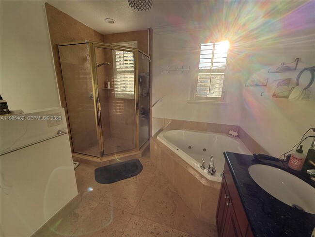 Building Photo - 2636 NE 15th St