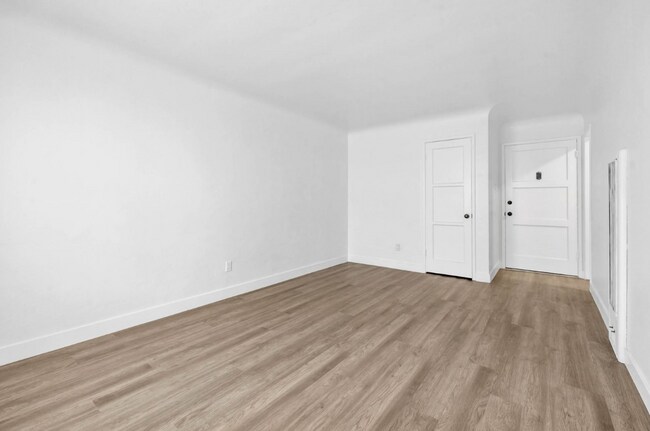 Building Photo - Newly Renovated Studio on 2nd Street- Steps to Alamitos Beach