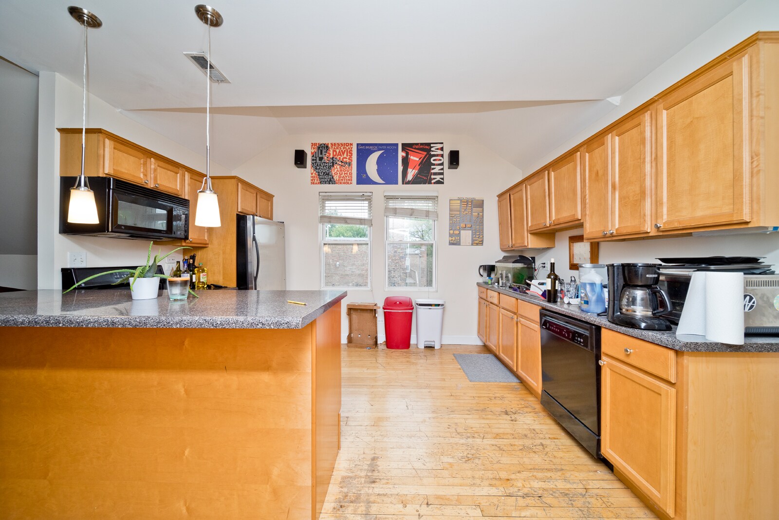 Building Photo - 3814 N Marshfield Ave