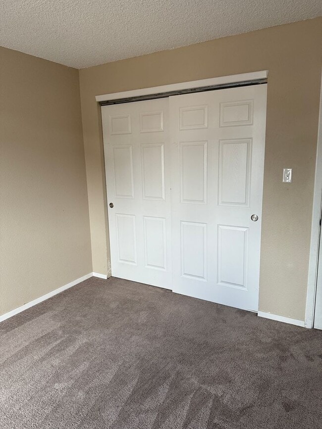 Building Photo - Centrally located home