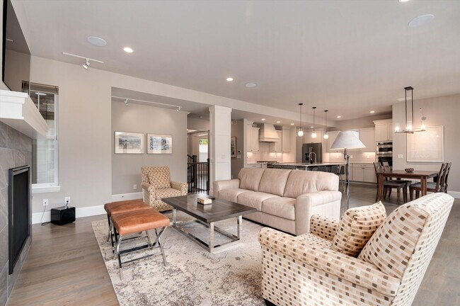 Building Photo - Furnished Home - Move in Ready!