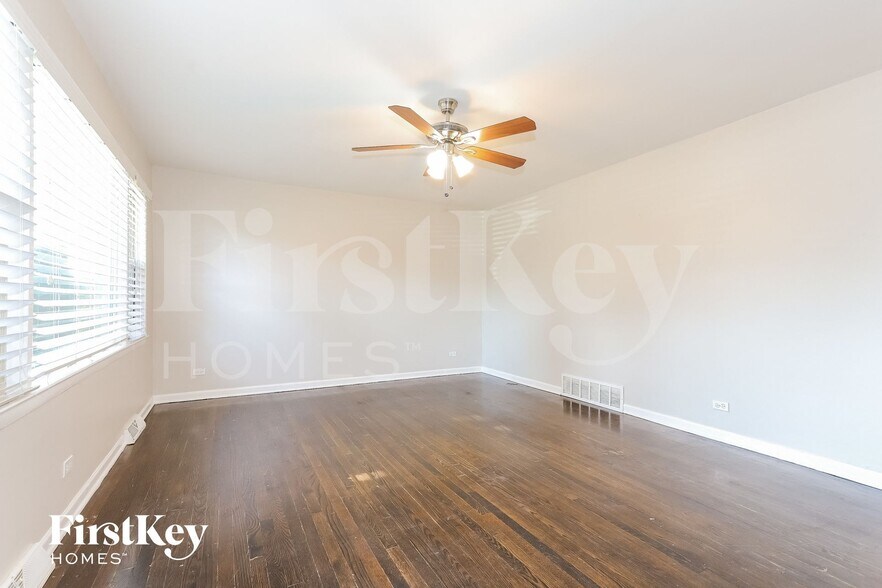 Building Photo - 504 E 163rd St