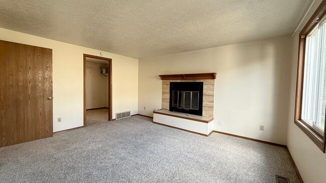 Building Photo - Move in Ready home on Piros