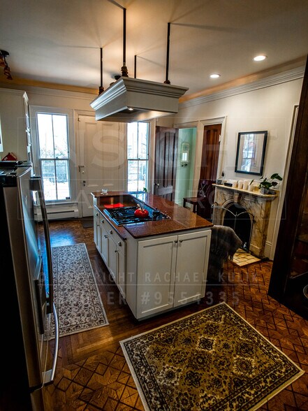 Building Photo - 61 Pond St