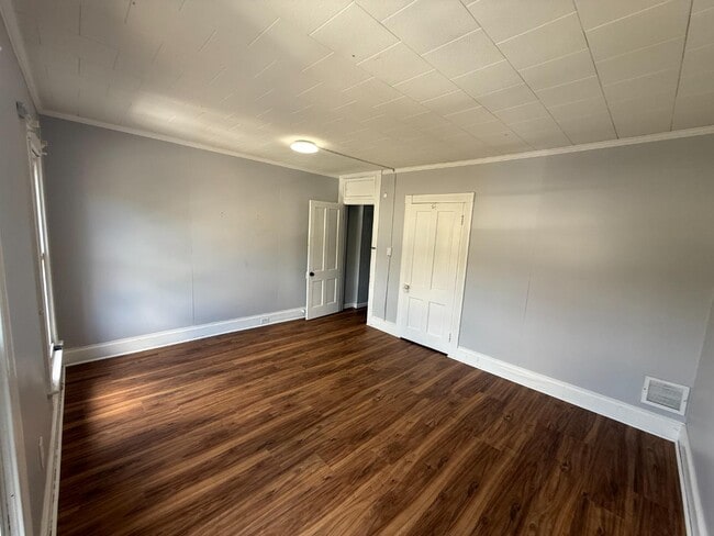 Building Photo - 154 Willow St