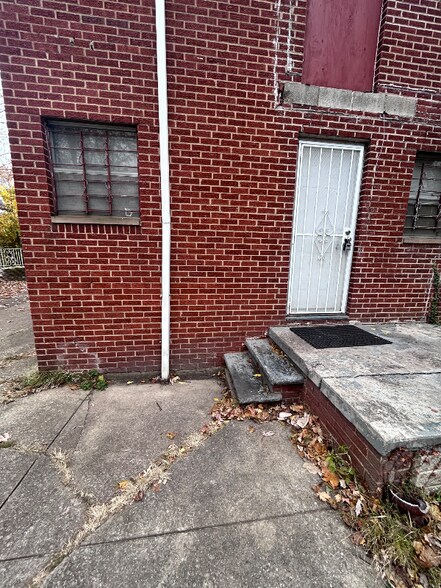 Building Photo - 14016 Glenside Rd