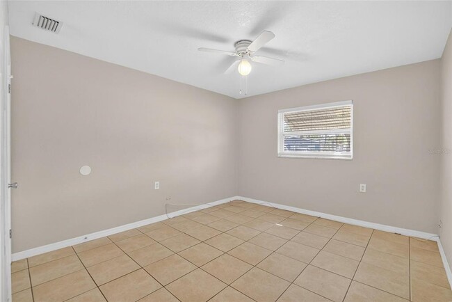 Building Photo - 685 71st Ave N