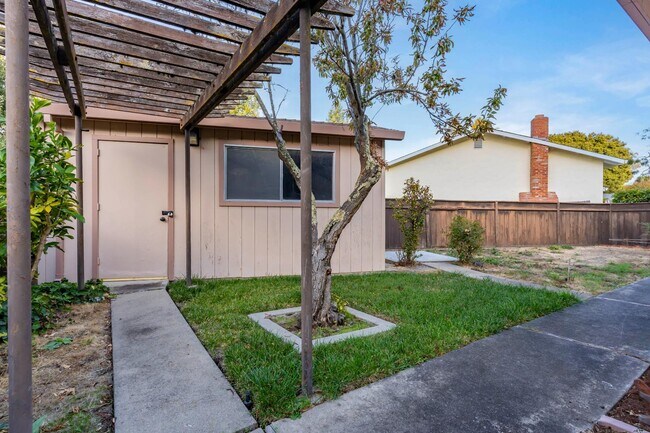Building Photo - 2315 Hoytt Ct