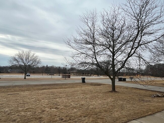 Building Photo - 2316 Valley Rd