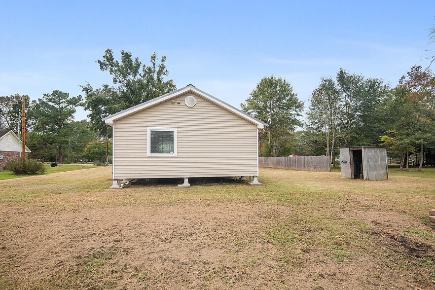 Building Photo - 14062 Bourque Rd