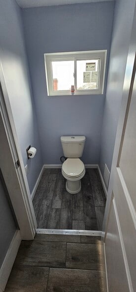 Toilet closet in msin bath - 313 Stratmore St