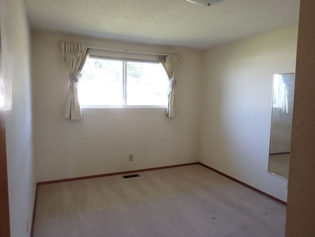 Building Photo - Great Puyallup Valley Rambler