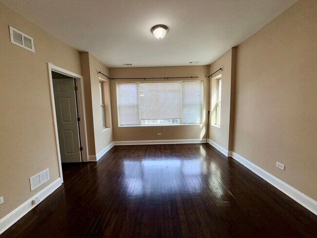 Building Photo - 7208 S Cornell Ave