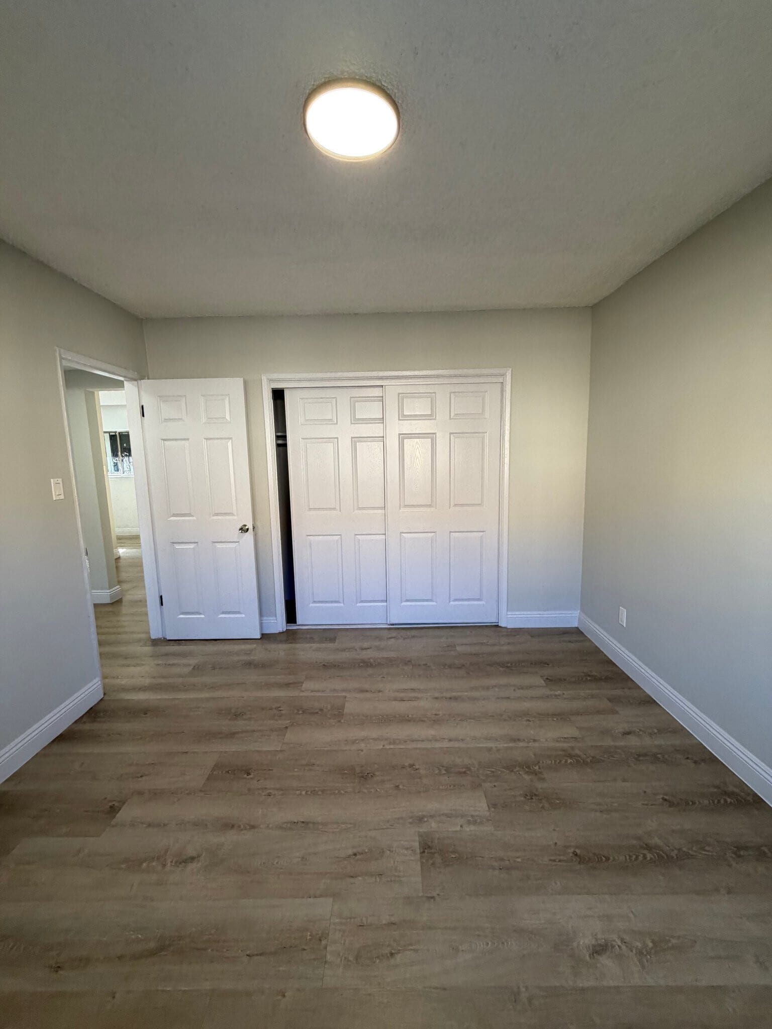 Building Photo - 4265 S Hoover St