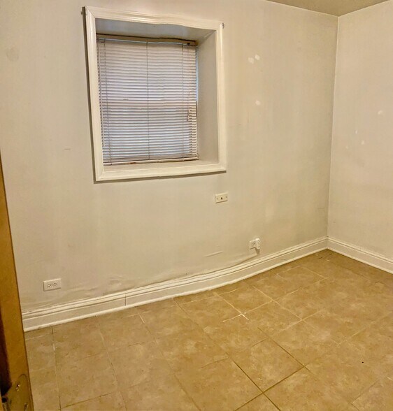 Building Photo - 1228 W 33rd St