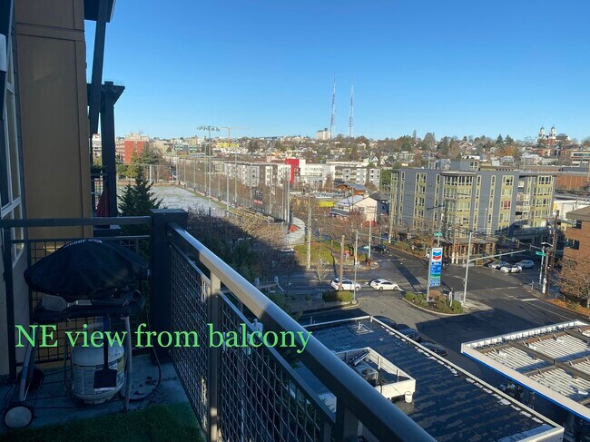 Building Photo - 412 11th Ave
