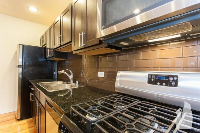 Building Photo - 0 bedroom in Chicago IL 60613