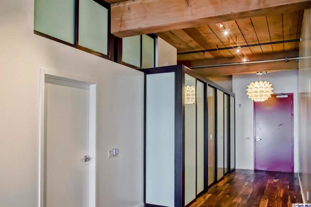 Building Photo - 530 S Hewitt St