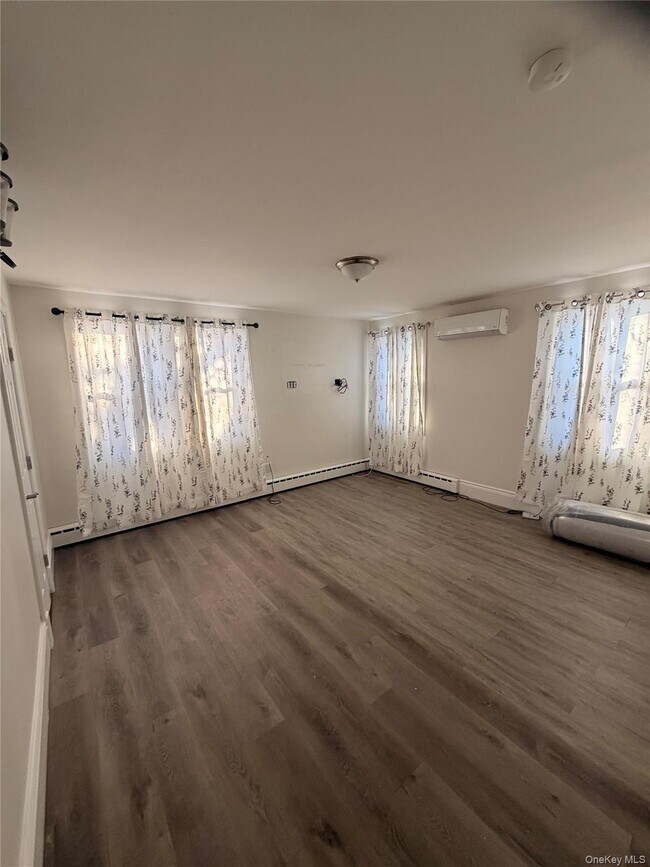 Building Photo - 7 Roosevelt Ave