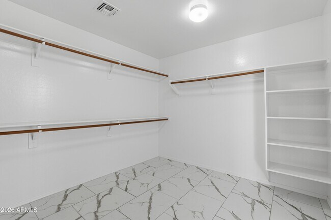 Building Photo - 14162 W Woodbridge Ave